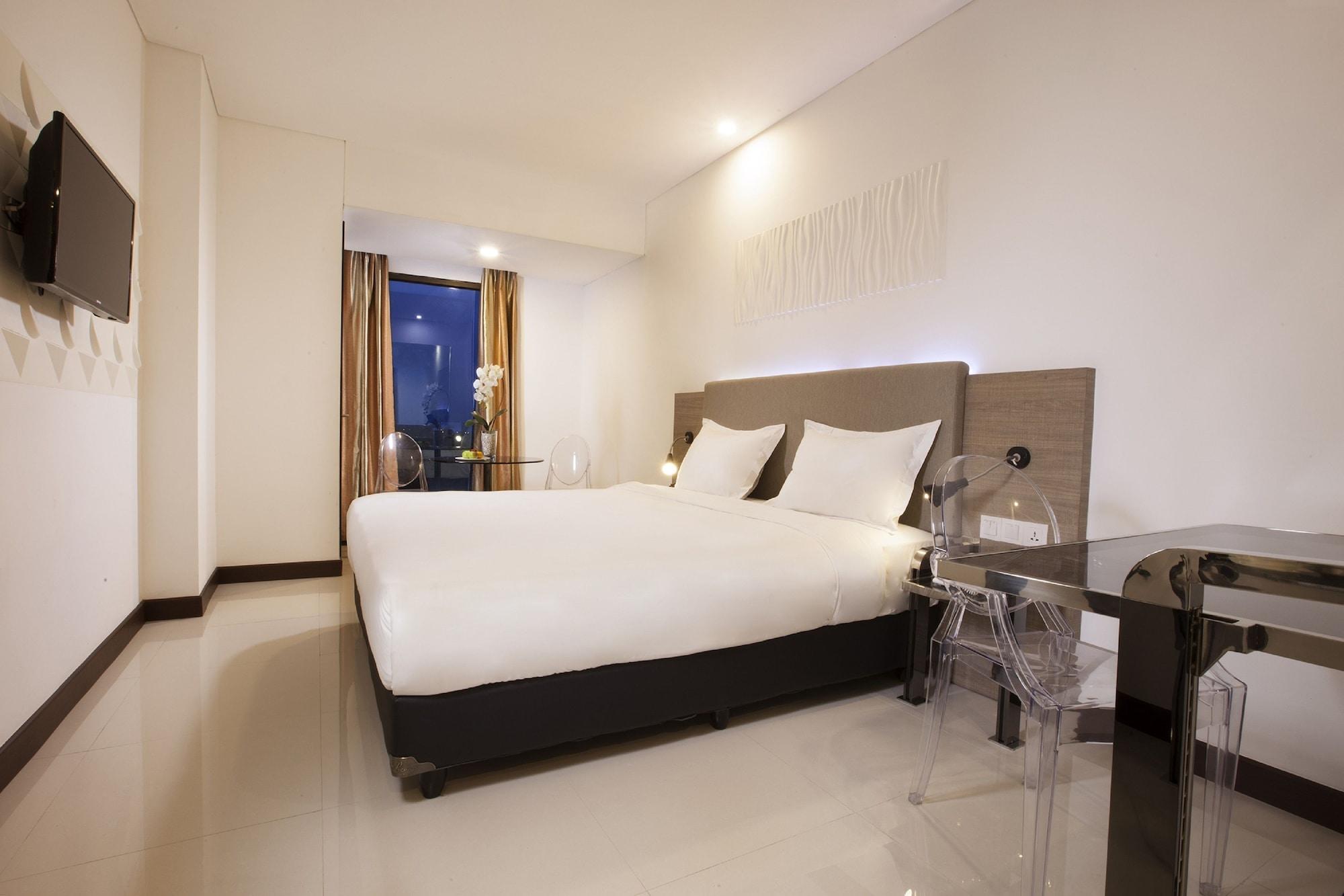 Verse Hotel Чиребон Экстерьер фото