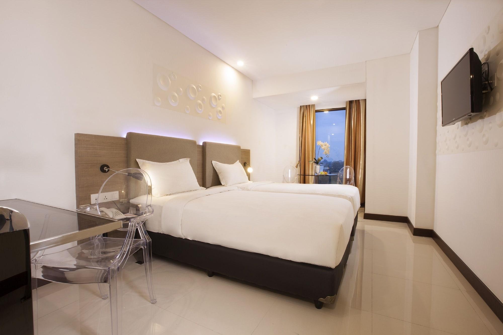 Verse Hotel Чиребон Экстерьер фото