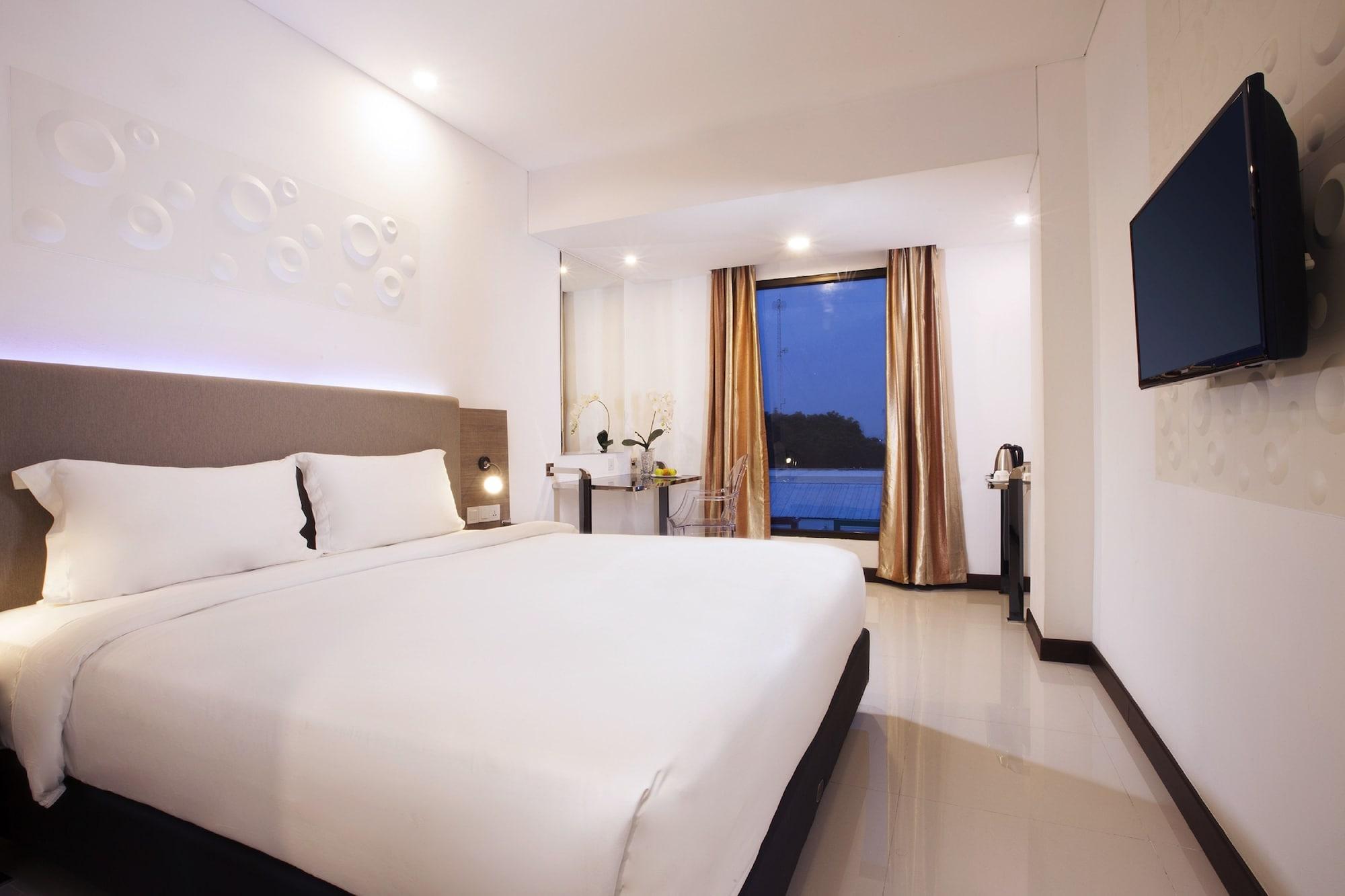 Verse Hotel Чиребон Экстерьер фото