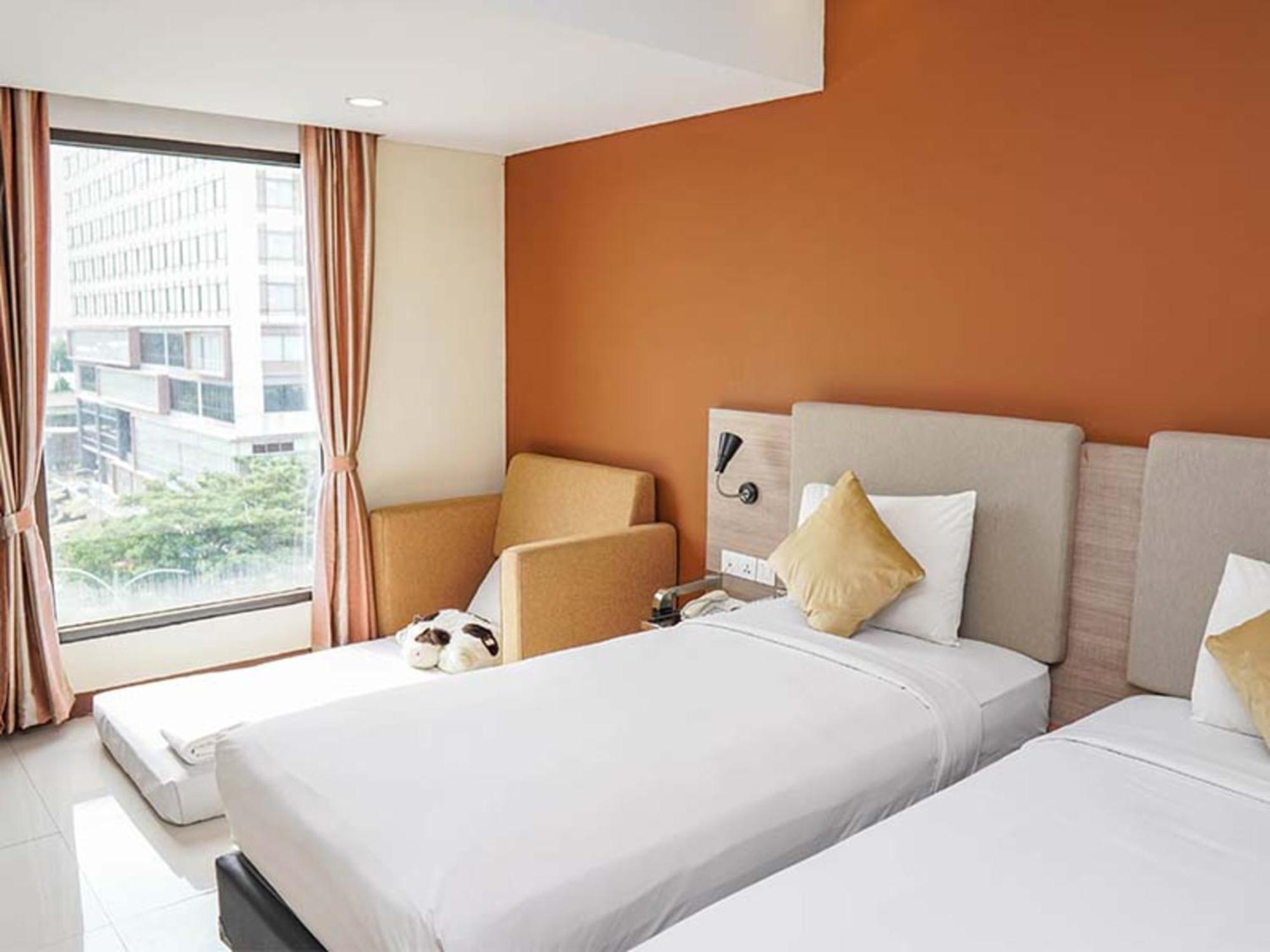 Verse Hotel Чиребон Экстерьер фото