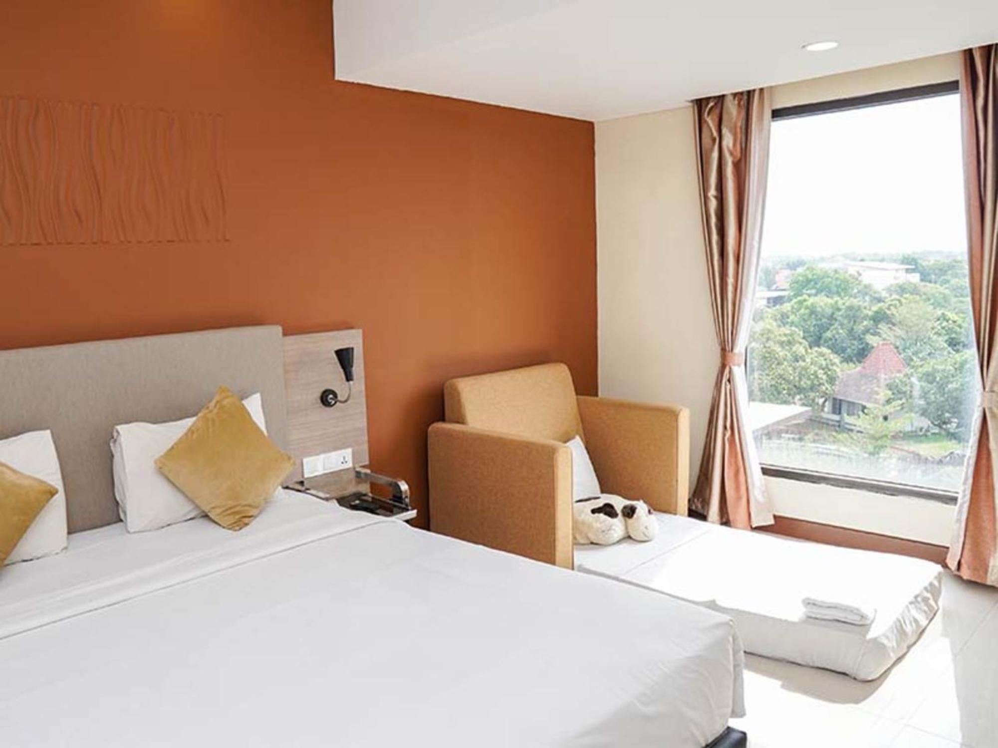 Verse Hotel Чиребон Экстерьер фото