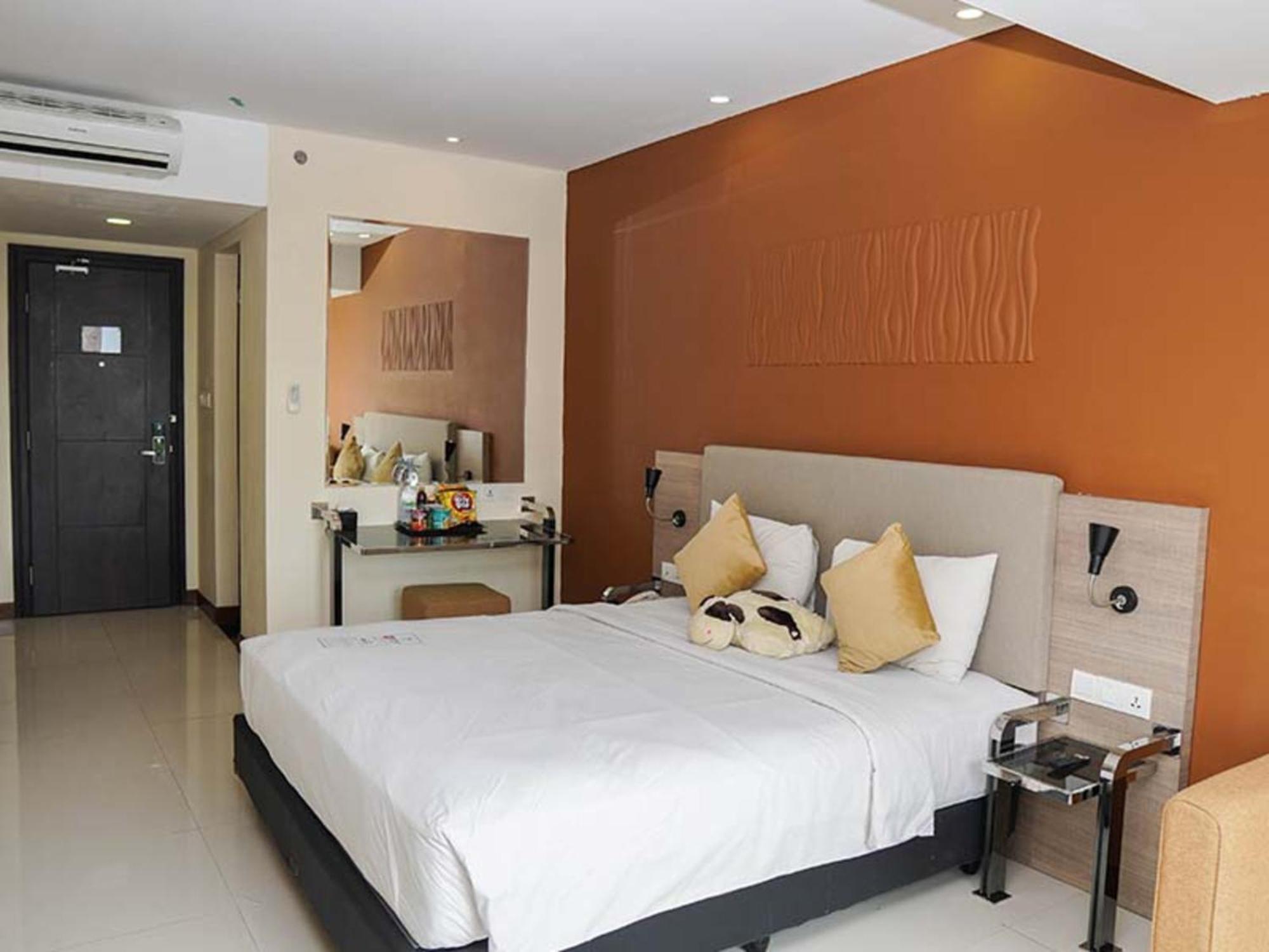 Verse Hotel Чиребон Экстерьер фото