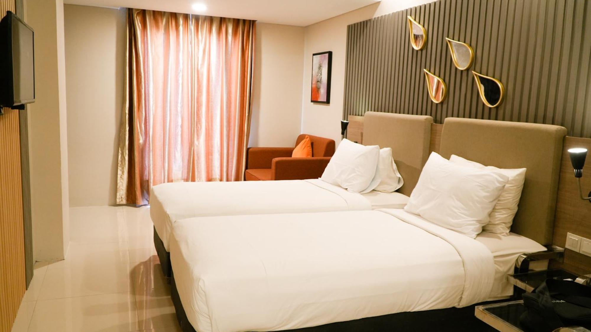 Verse Hotel Чиребон Экстерьер фото