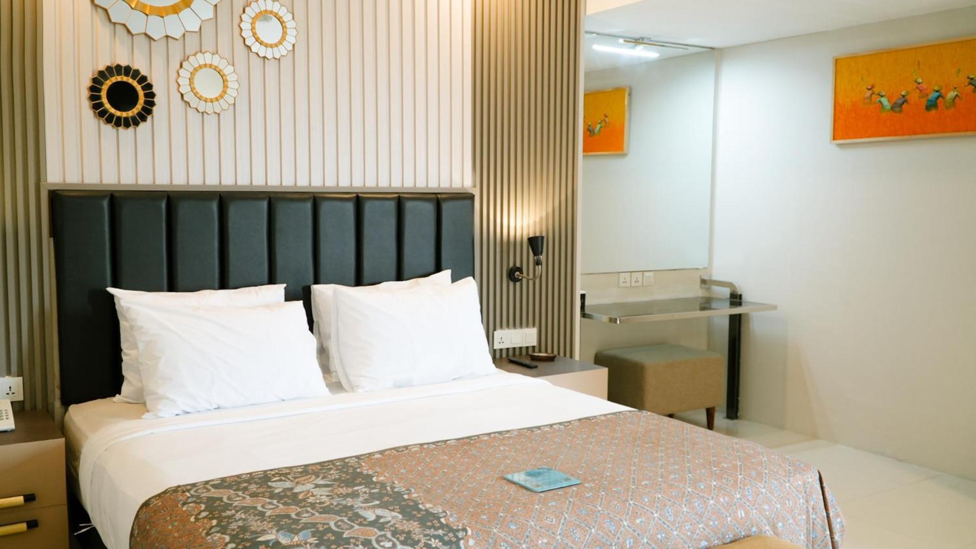Verse Hotel Чиребон Экстерьер фото