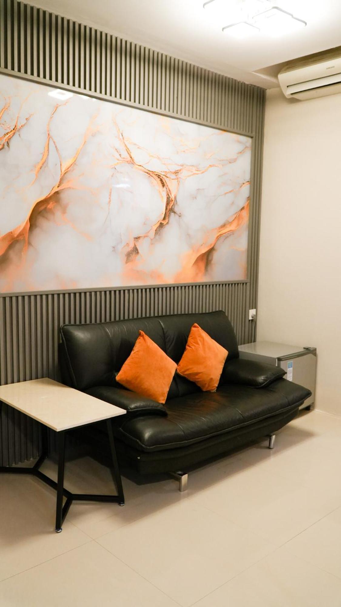 Verse Hotel Чиребон Экстерьер фото