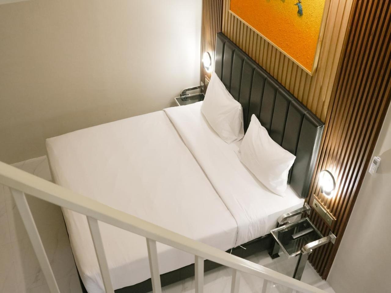 Verse Hotel Чиребон Экстерьер фото