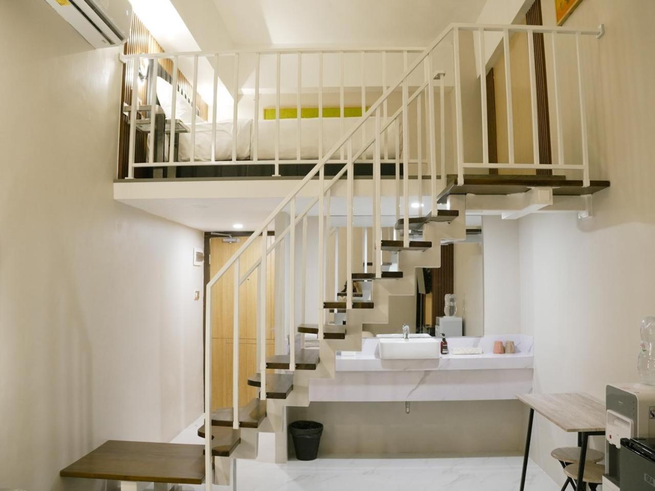 Verse Hotel Чиребон Экстерьер фото