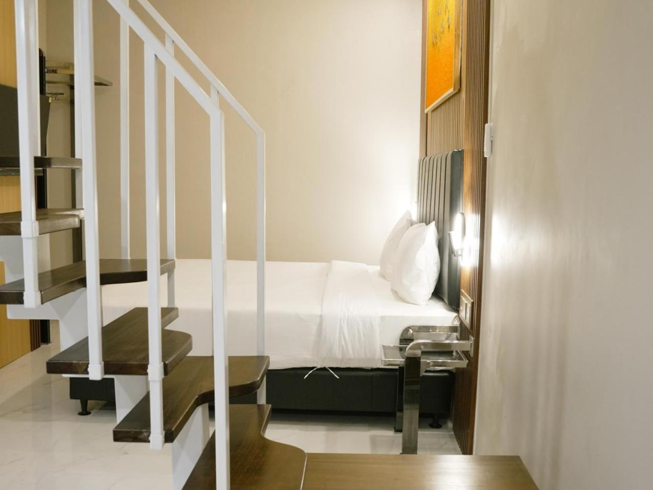 Verse Hotel Чиребон Экстерьер фото