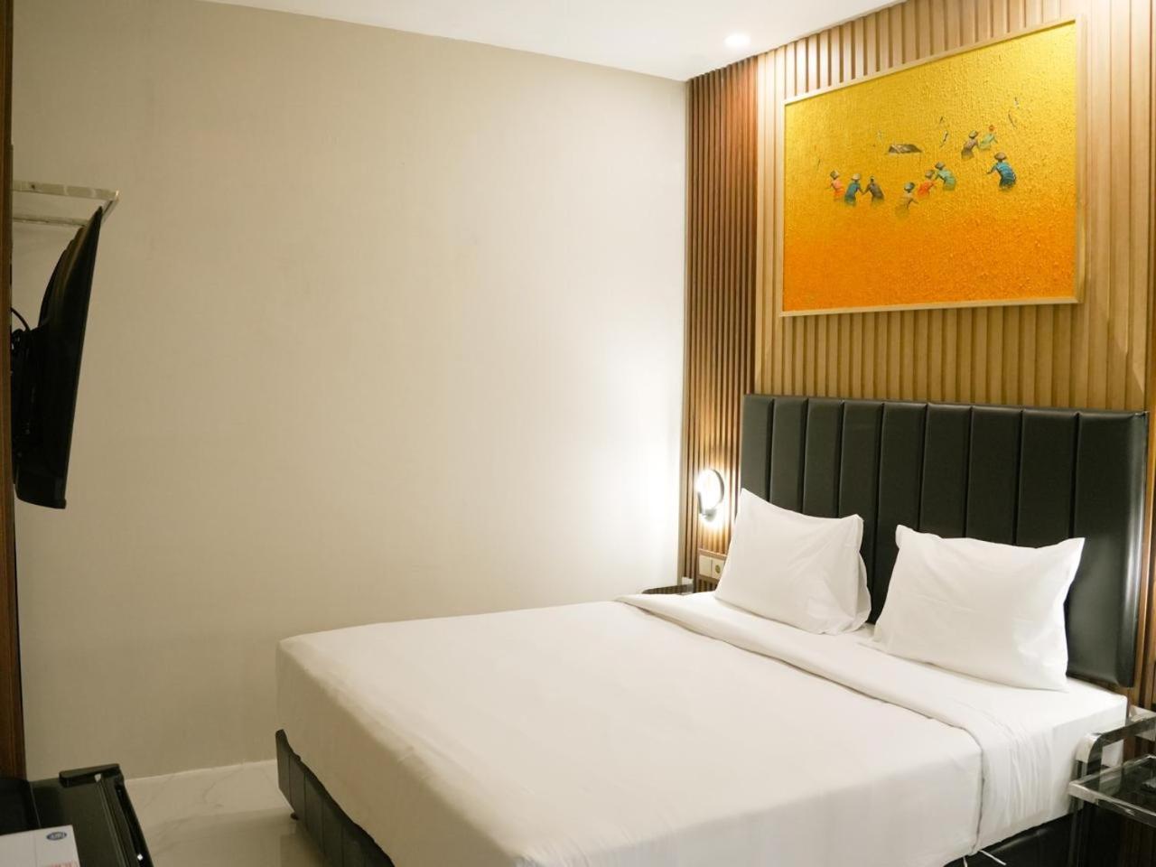 Verse Hotel Чиребон Экстерьер фото