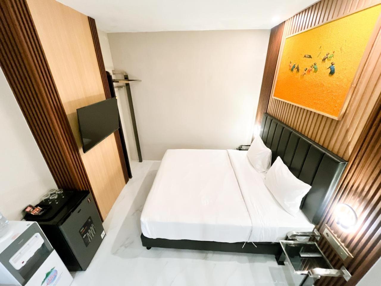 Verse Hotel Чиребон Экстерьер фото