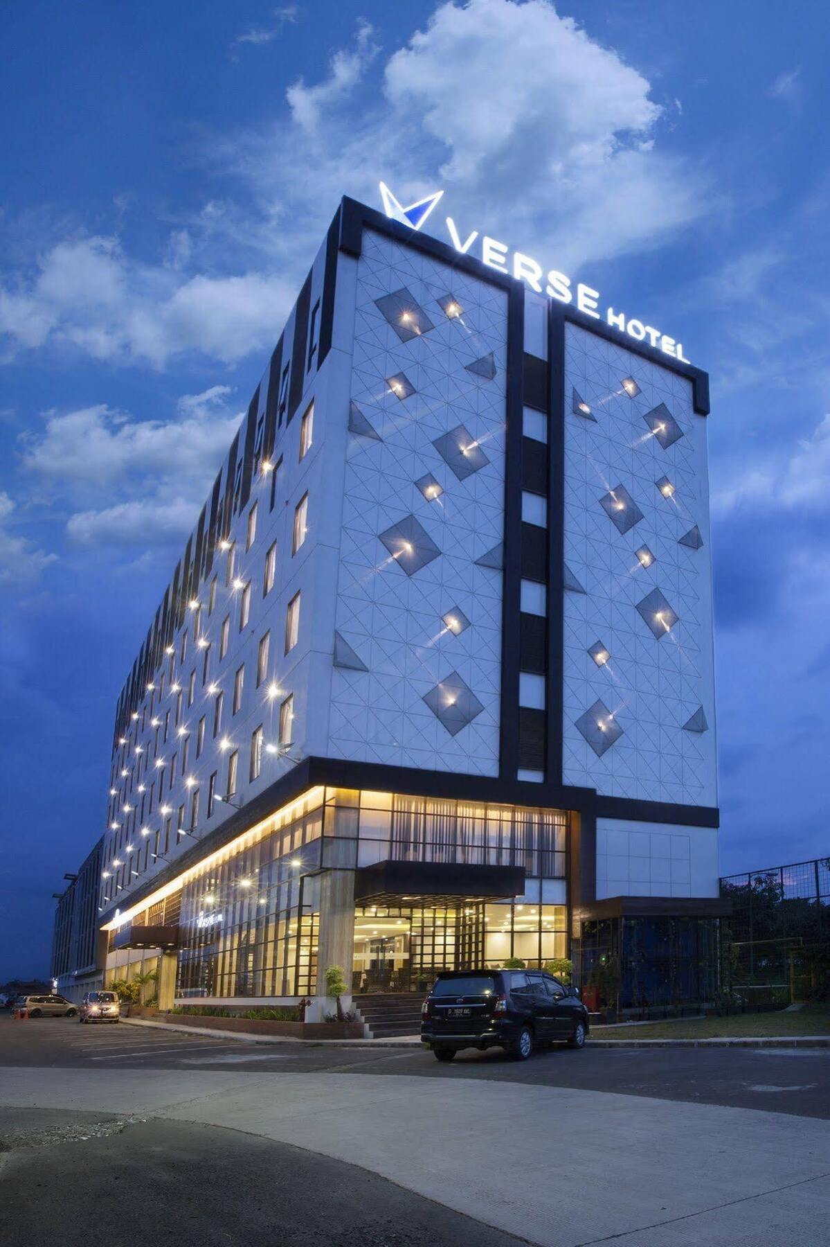 Verse Hotel Чиребон Экстерьер фото